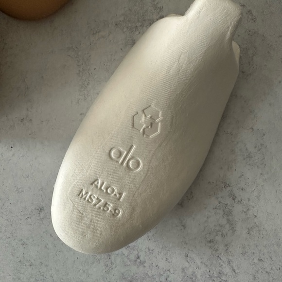 Alo Recovery Mode Sneakers - Picture 9 of 10